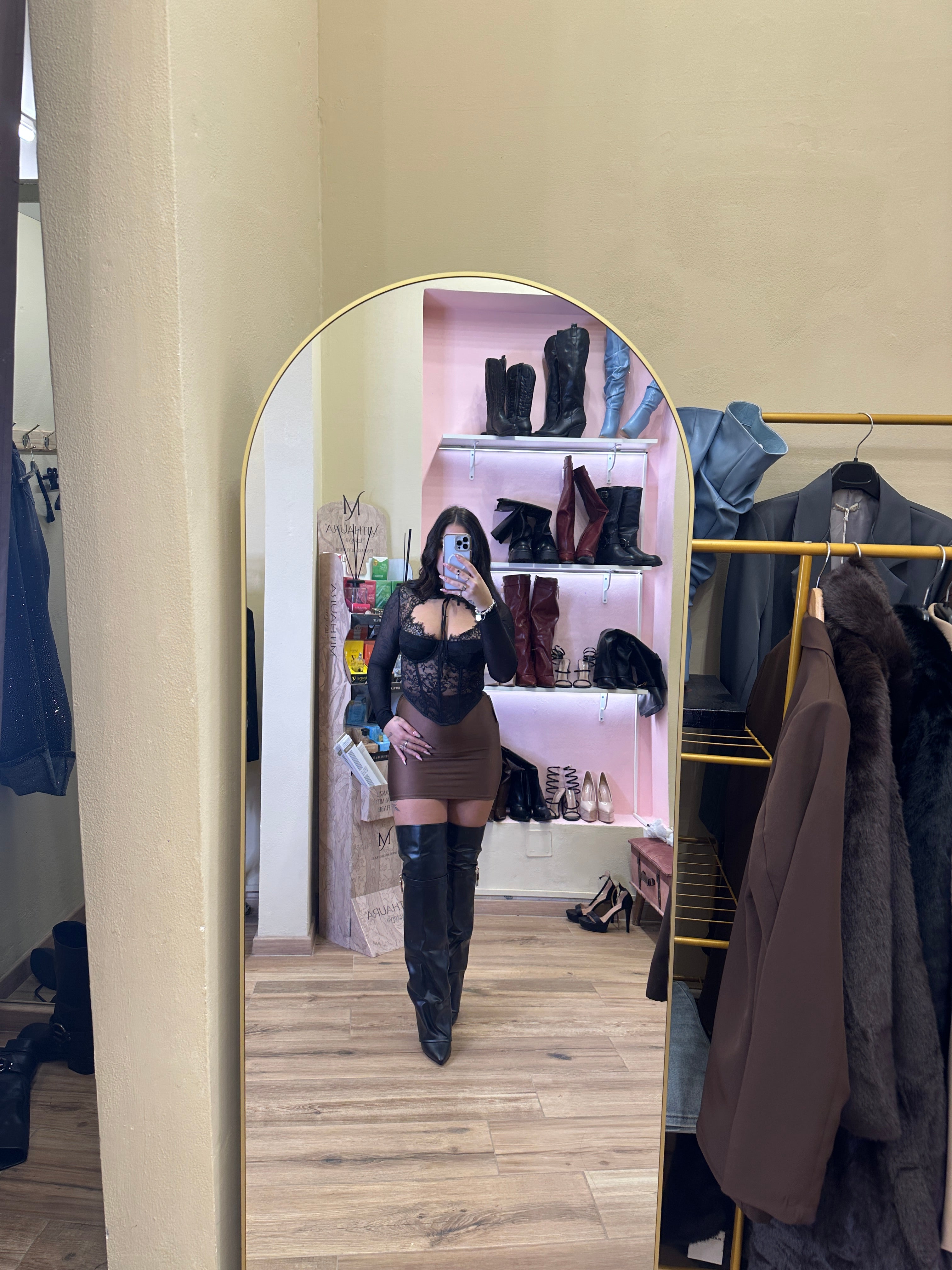 Corpetto lace contour