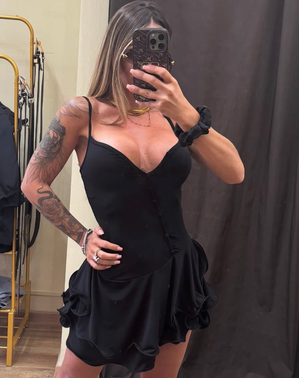 Vestito nero volant